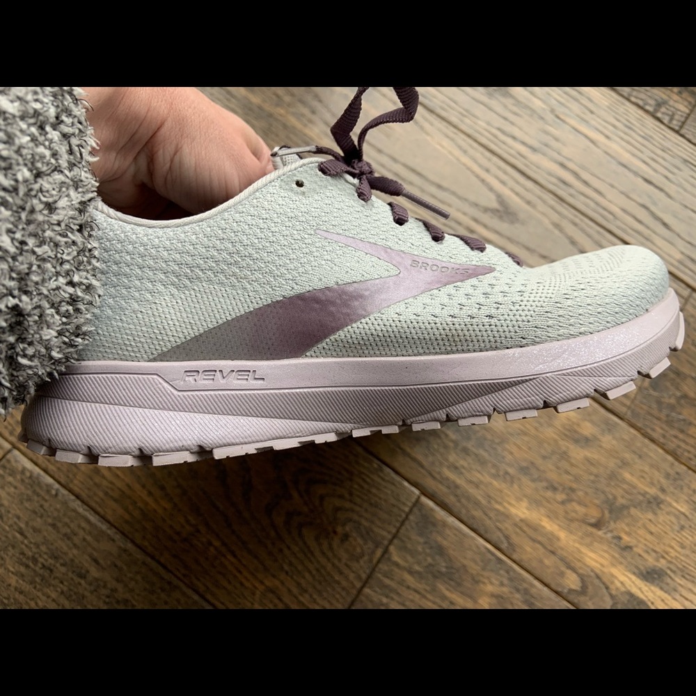 Brooks Revel 4